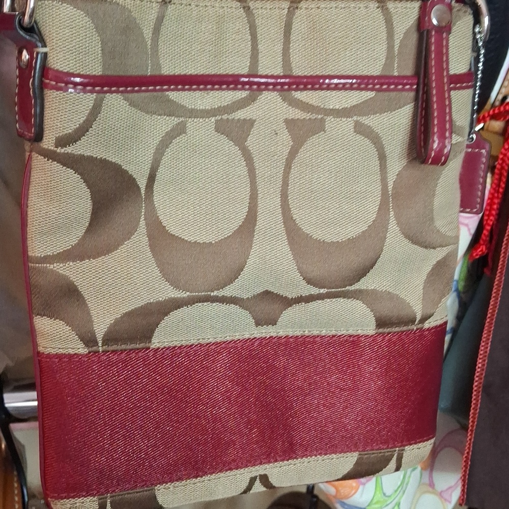 EUC COACH TAN RED SIGNATURE CROSSBODY